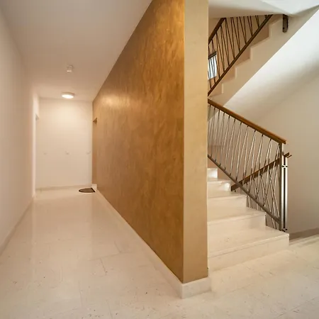 L 29 Luxury With Private Terrace, Апартаменты