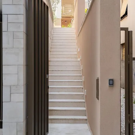 Luxury With Private Terrace, 公寓 *