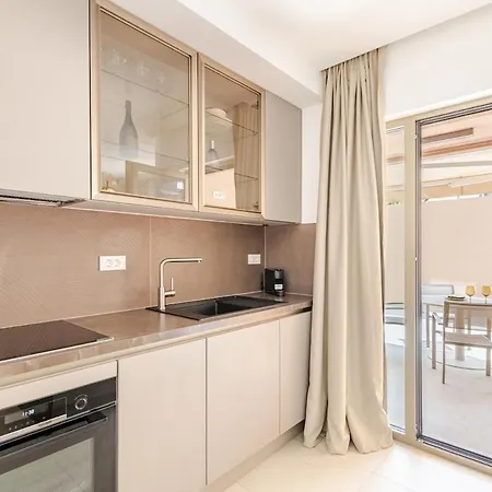 L 29 Luxury With Private Terrace, Сплит