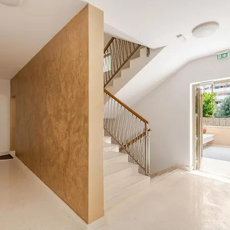 L 29 Luxury With Private Terrace, Апартаменты *